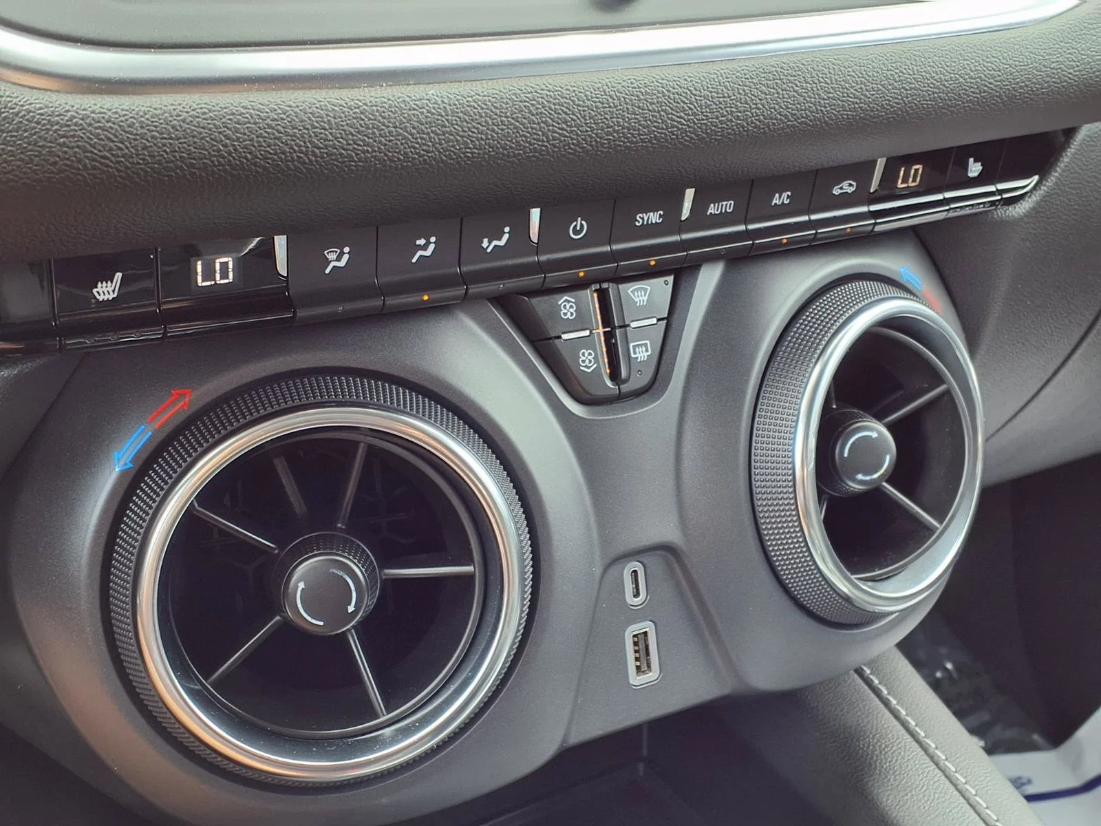 Used 2025 Summit White Chevrolet LT image 7