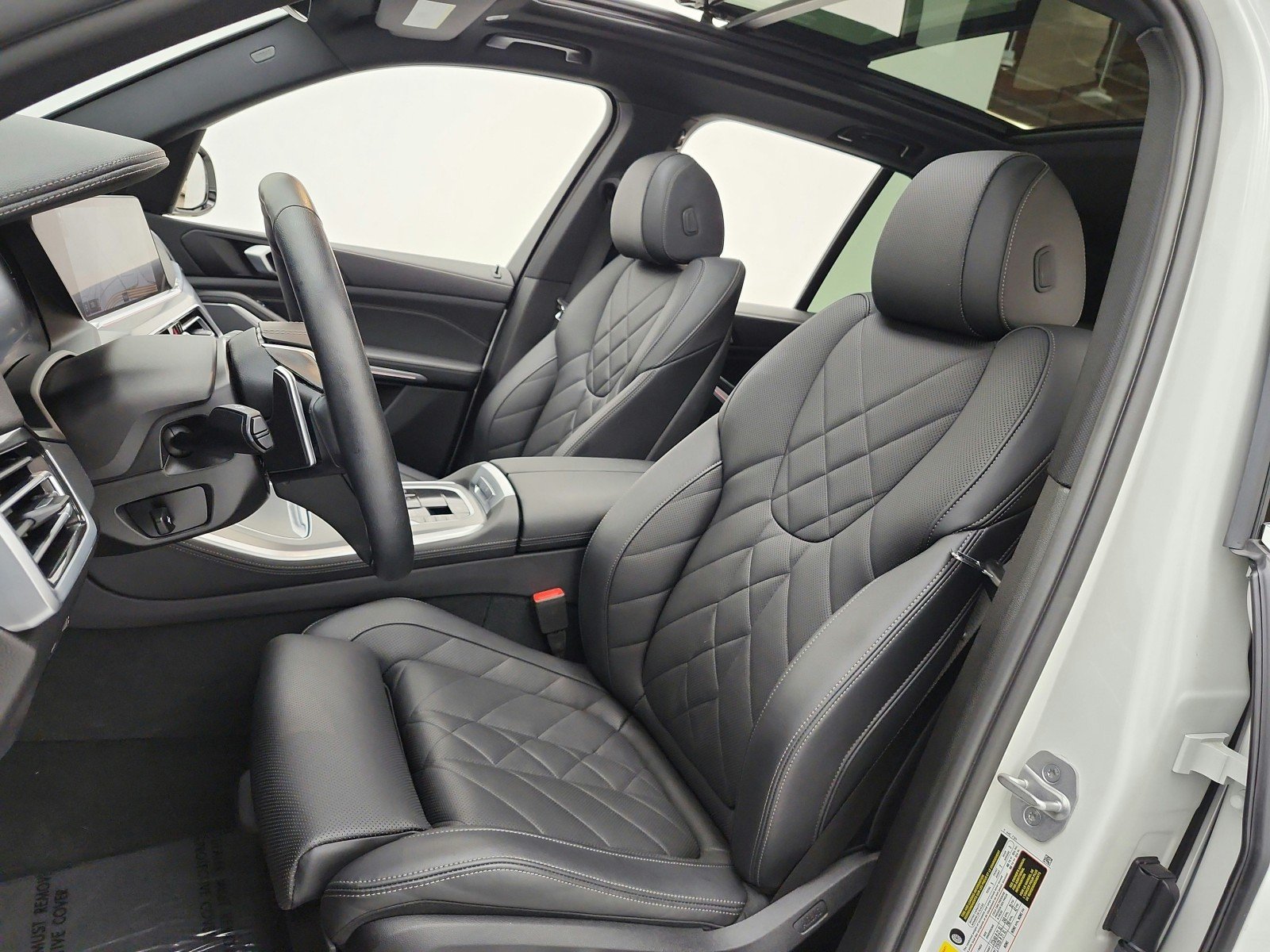 Used 2023 Alpine White BMW sDrive40i Sports Activity Vehicle image 10