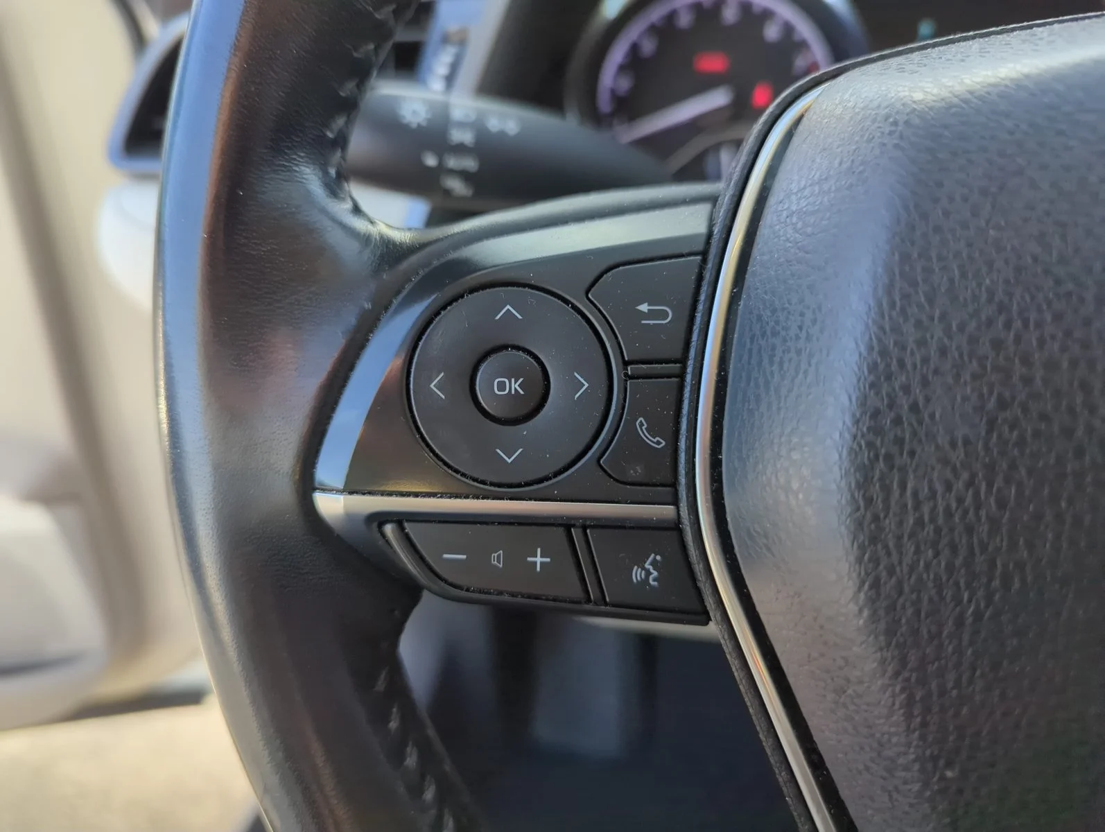 Used 2019 Super White Toyota XLE image 15