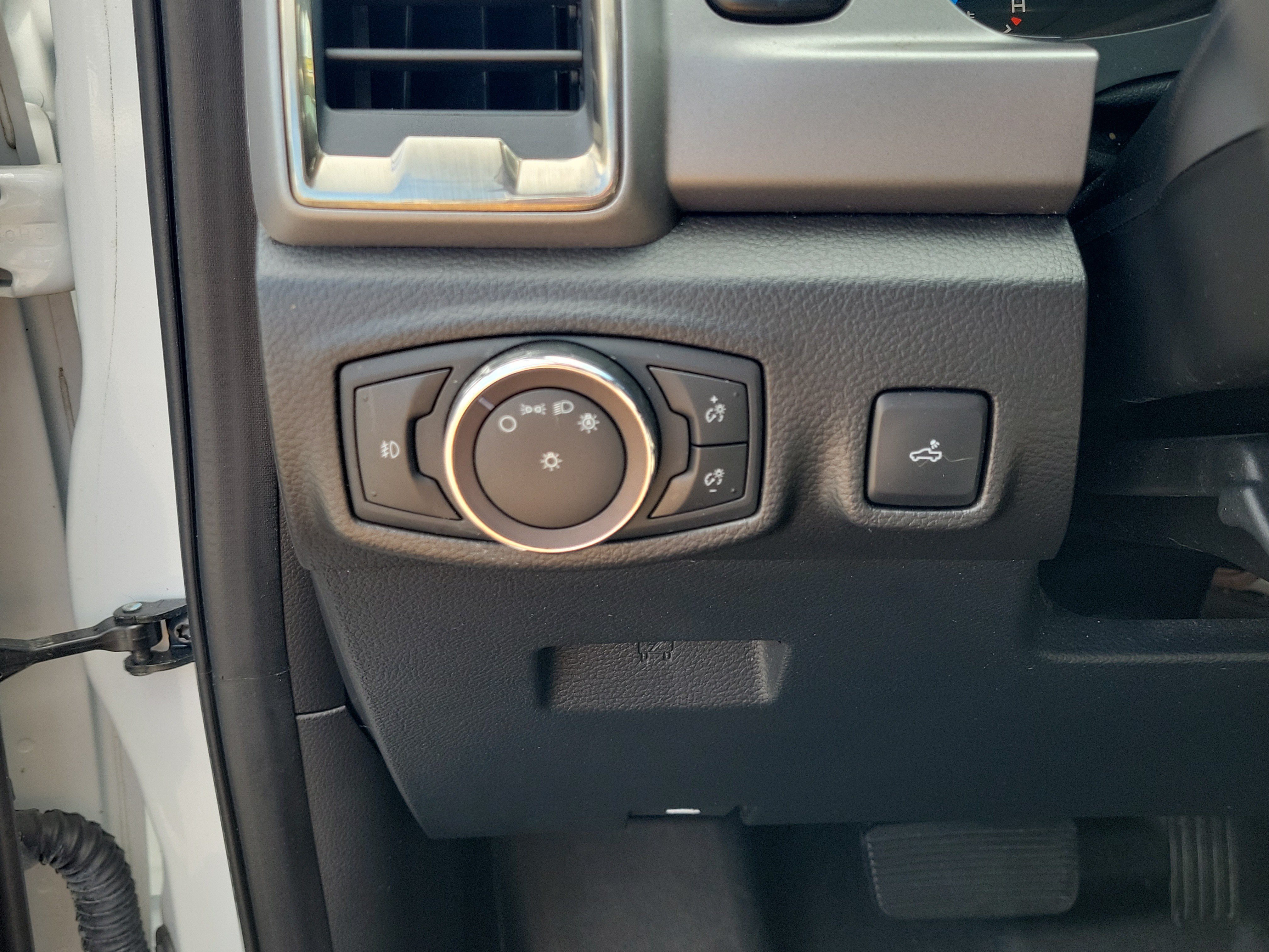 Used 2020 Oxford White Ford XLT image 25