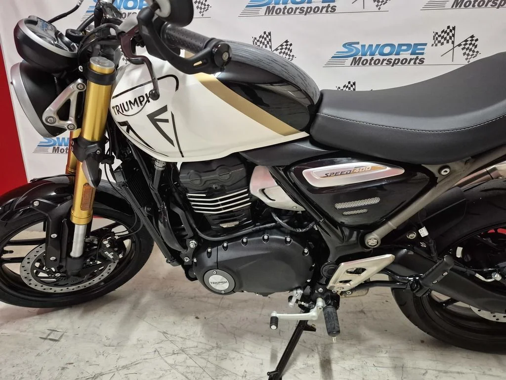 New 2026 white/black Triumph Base image 9