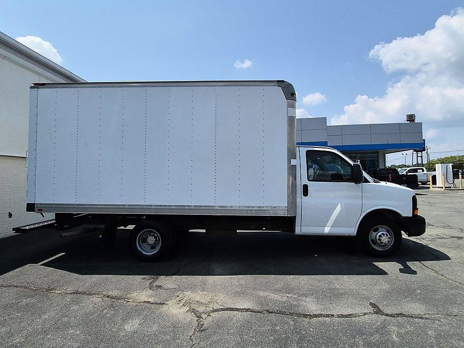 Used 2014 Summit White Chevrolet Work Van image 6