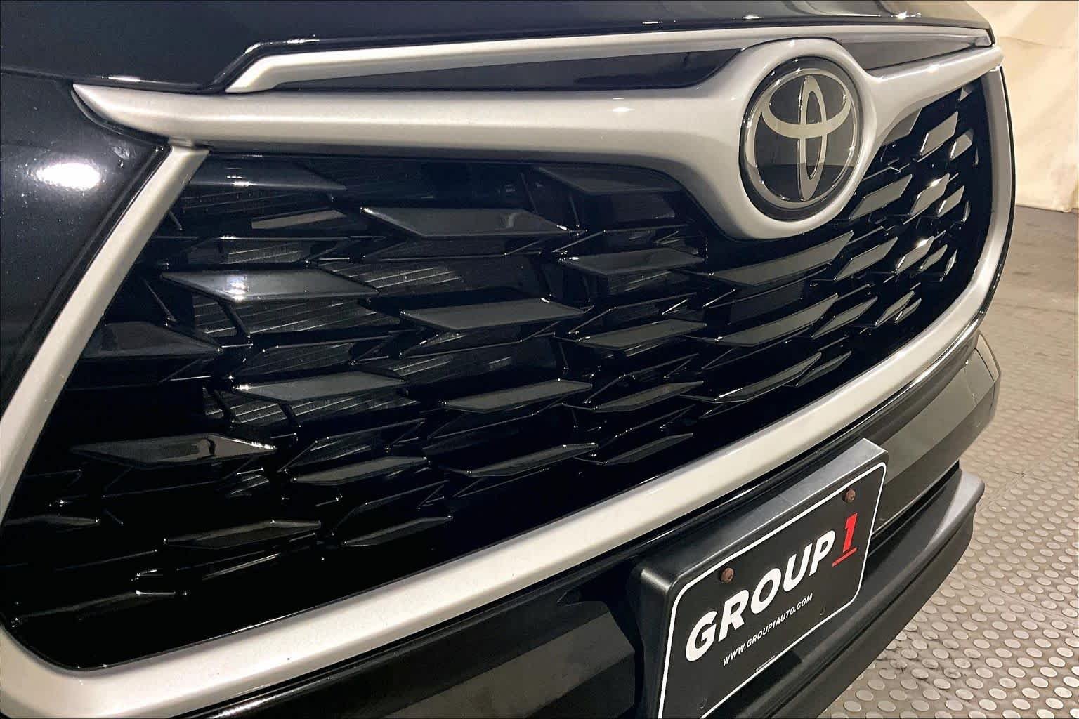 Used 2022 Midnight Black Metallic Toyota XLE image 50