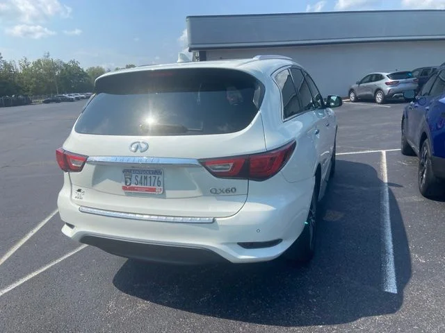 Used 2017 White INFINITI Base image 4