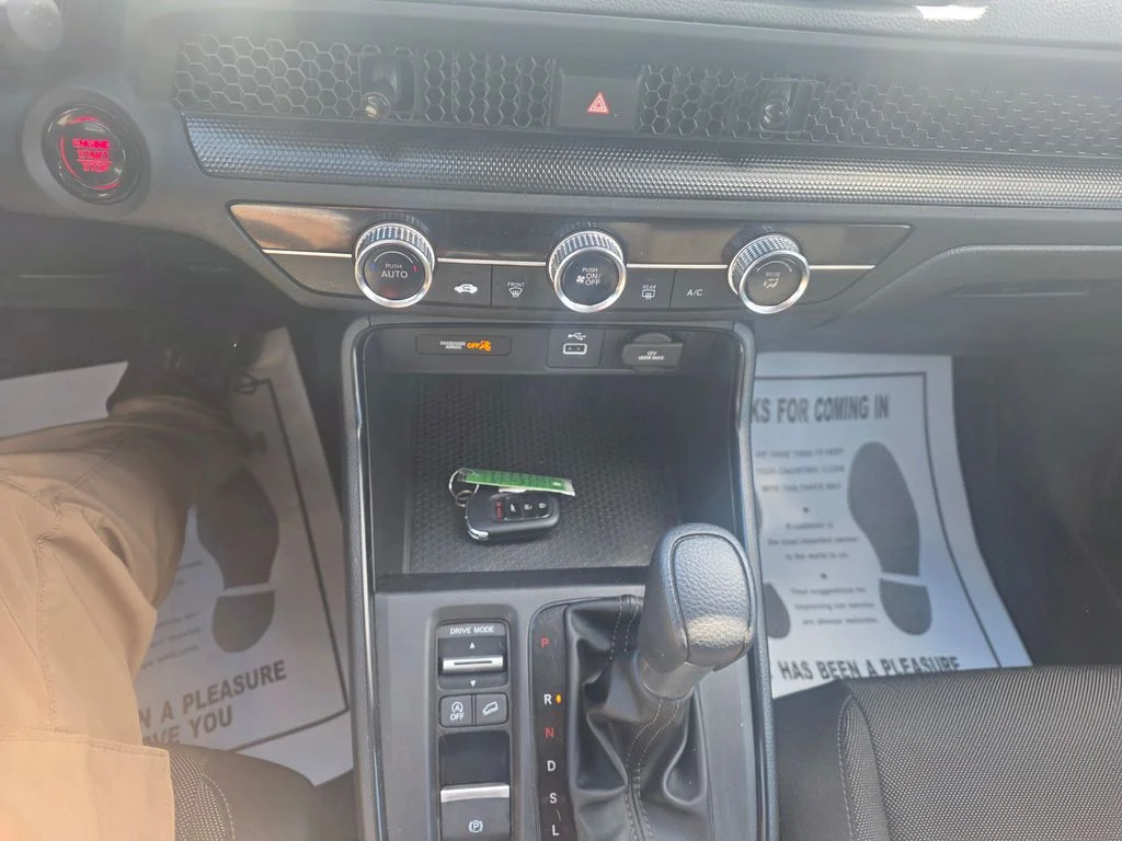 Used 2023 Lunar Silver Metallic Honda LX image 18