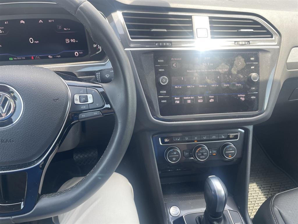 Used 2020 Deep Black Pearl Volkswagen SEL image 3
