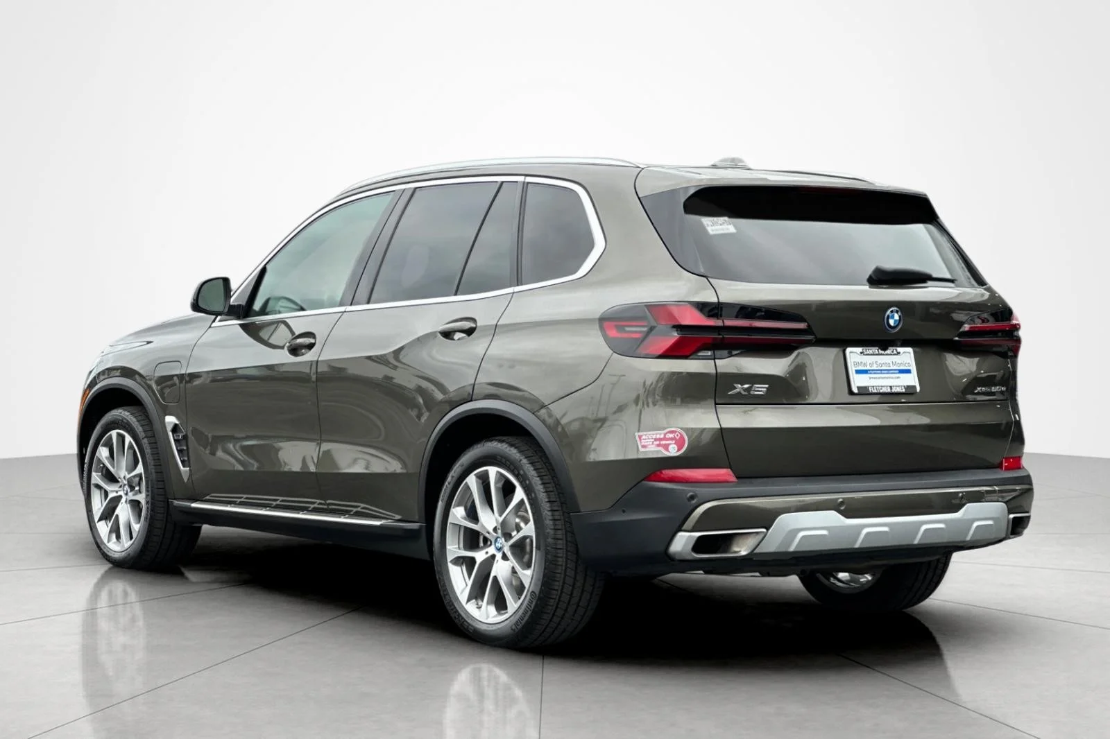 Used 2024 Manhattan Green Metallic BMW xDrive50e image 3