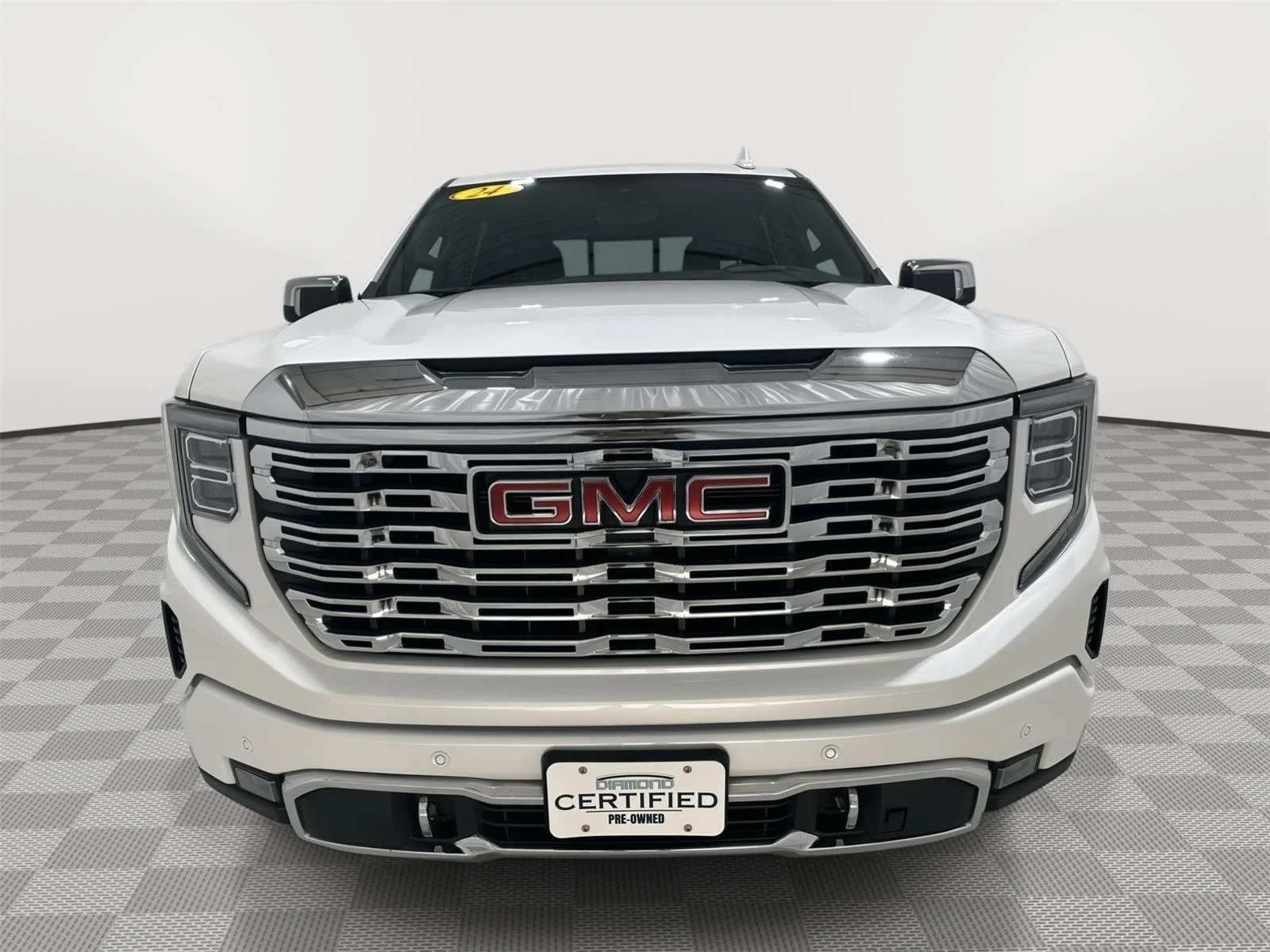 Used 2024 White Frost Tricoat GMC Denali image 8