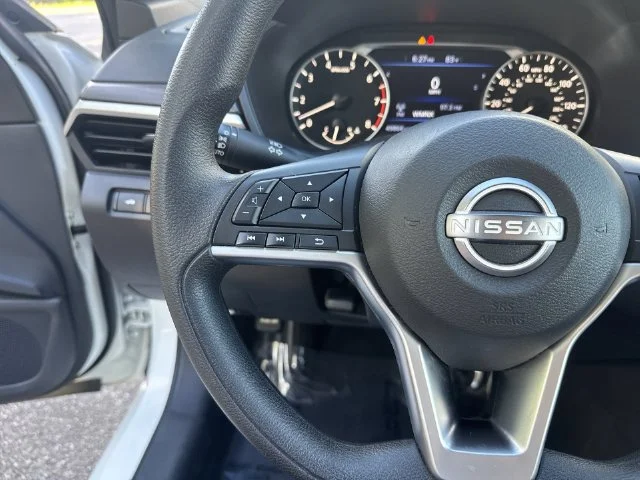 Used 2025 White Nissan 2.5 SV image 16