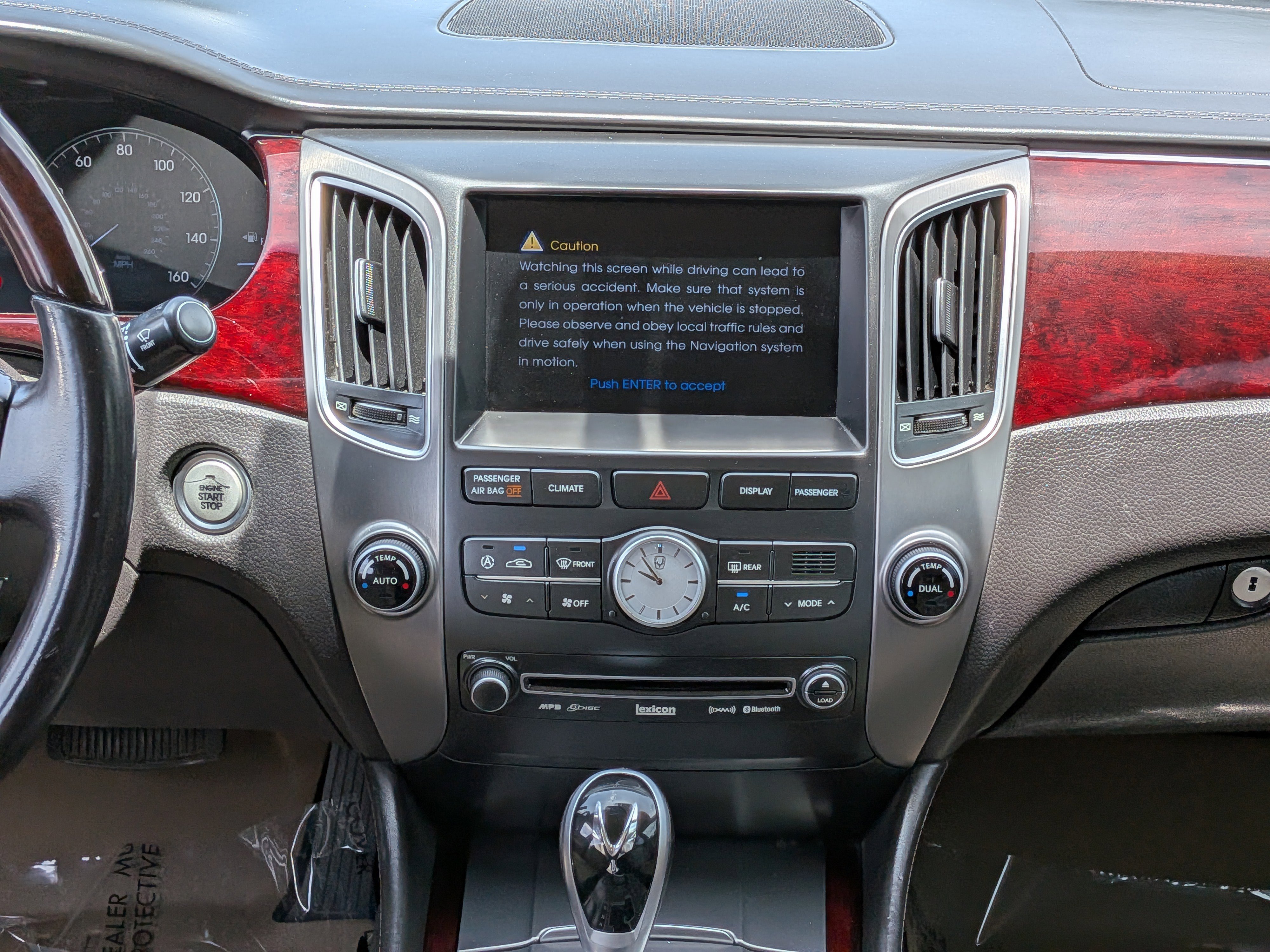 Used 2012 White Satin Pearl Hyundai Signature image 19