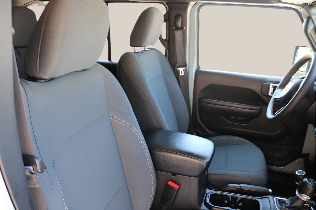 Used 2024  Jeep Sport S image 21