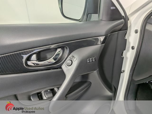 Used 2017 White Nissan SL image 13