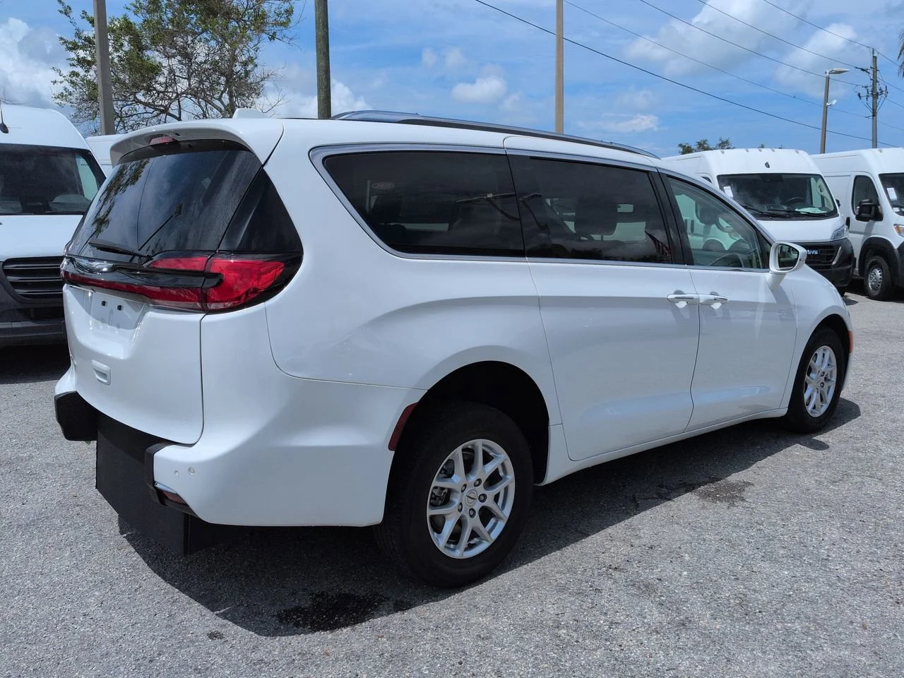 Used 2021 Bright White Clearcoat Chrysler Touring L image 5
