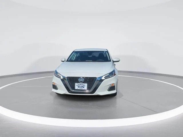 Used 2022 White Nissan 2.5 SV image 3