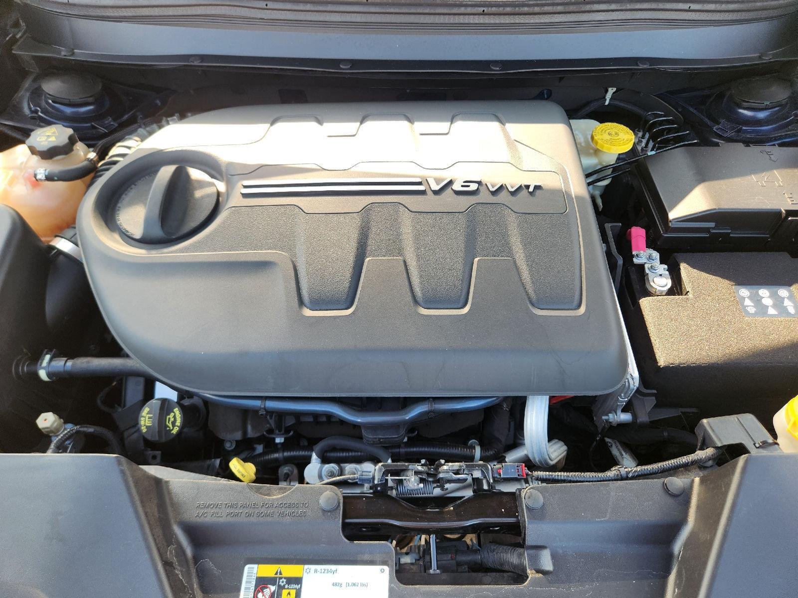 Used 2016 True Blue Pearlcoat Jeep Latitude image 31