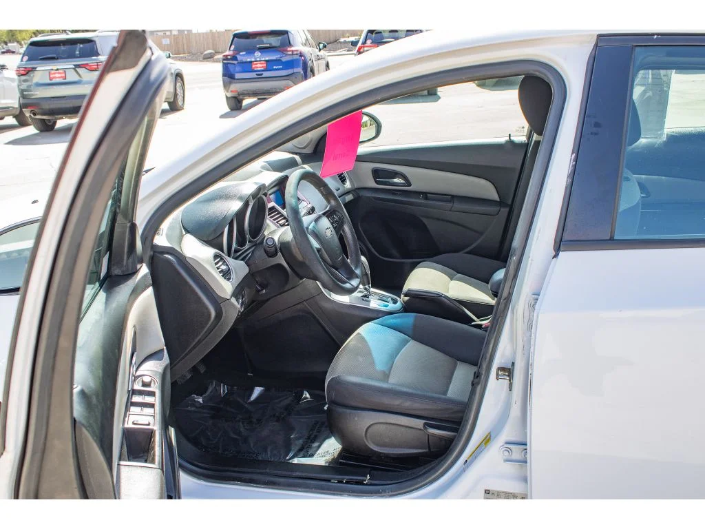 Used 2015 Summit White Chevrolet LS image 27