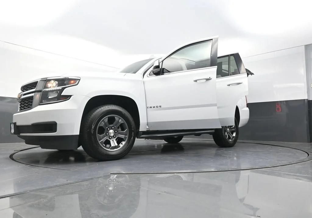 Used 2018 White Chevrolet LS image 31