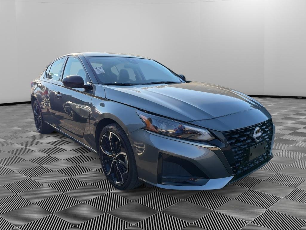 Used 2025 Gun Metallic Nissan SR image 3