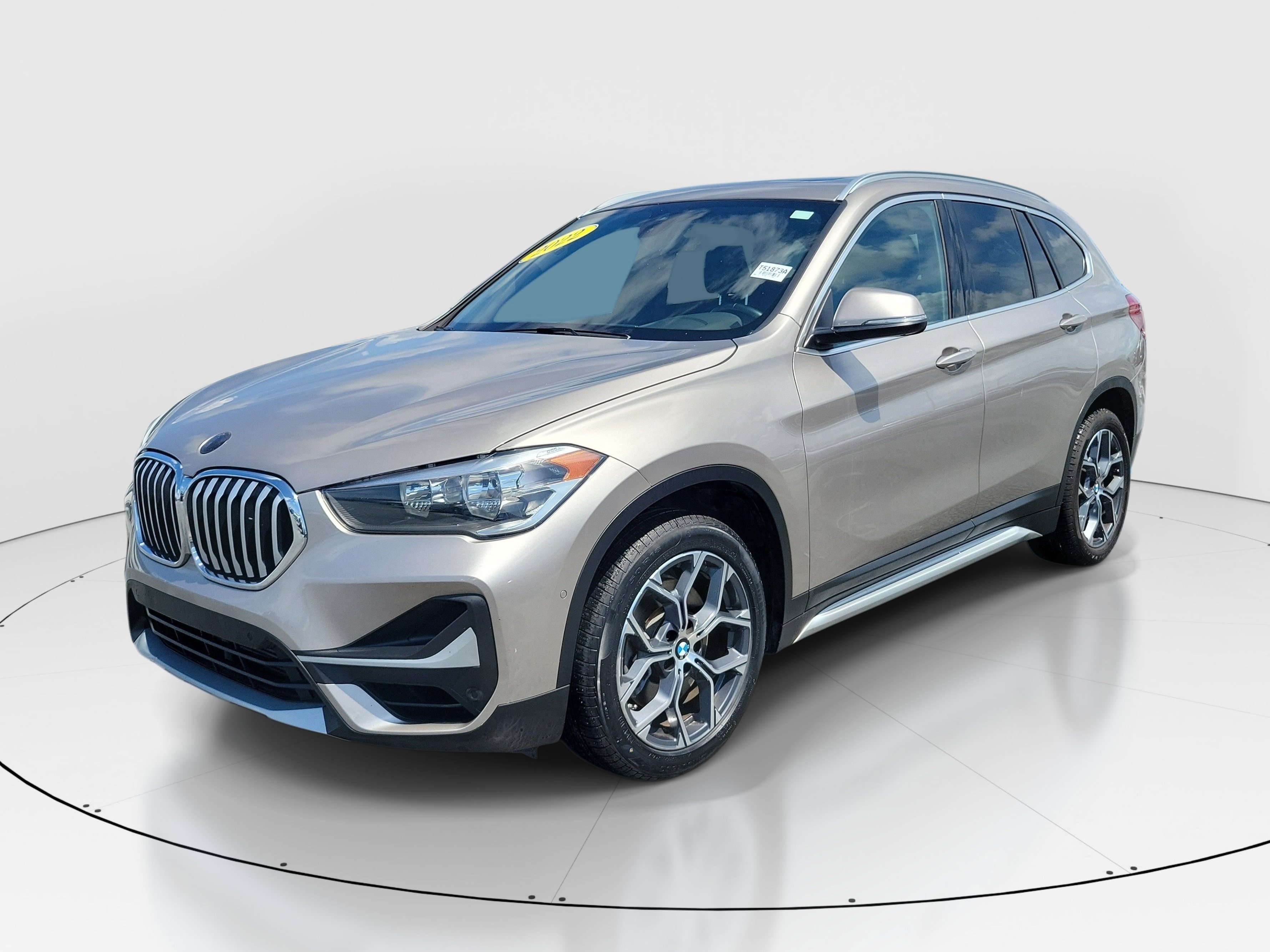 Used 2022 Cashmere Silver Metallic BMW sDrive28i image 3