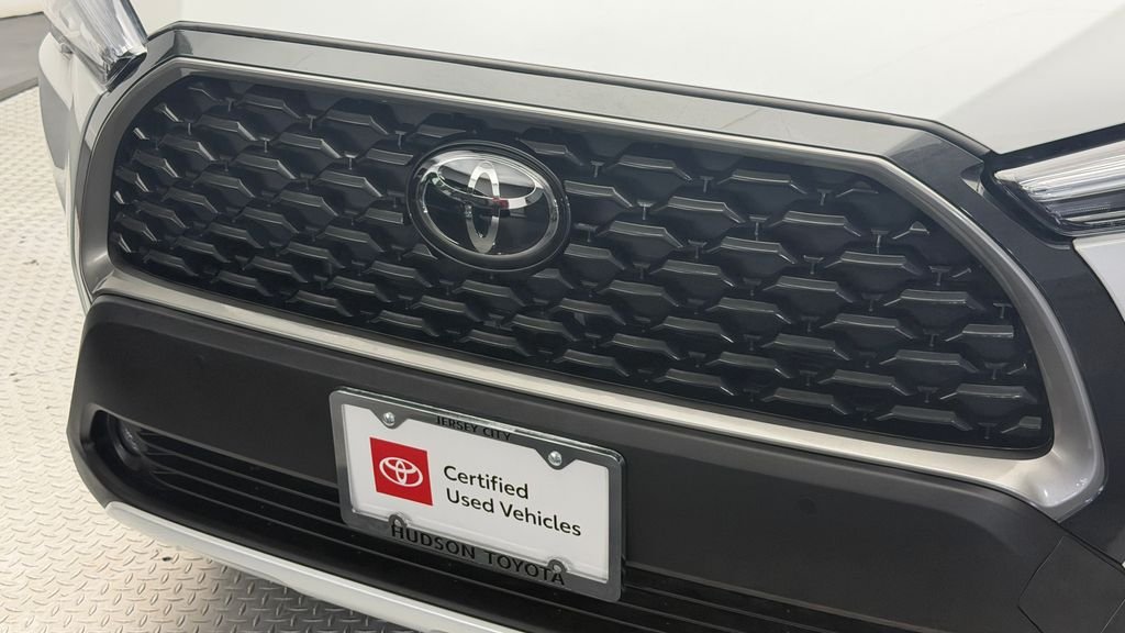 Used 2025 Beige Toyota XLE image 2