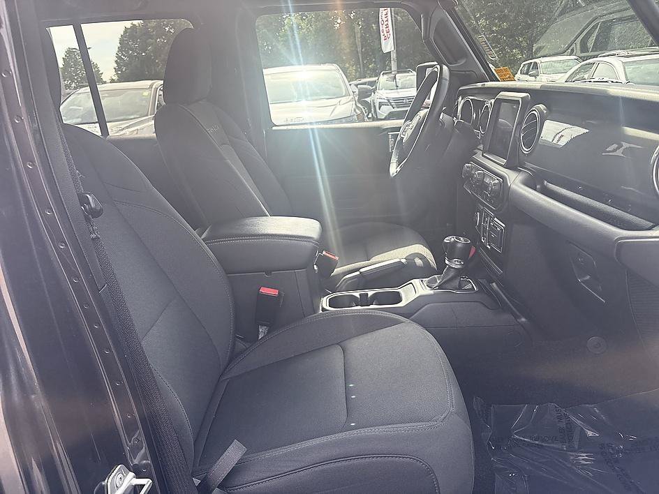 Used 2021 Granite Crystal Metallic Clearcoat Jeep Unlimited Sahara image 19
