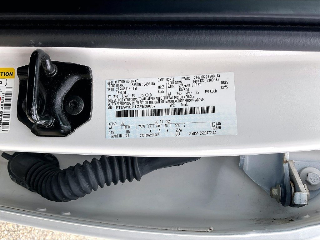 Used 2016 White Platinum Clearcoat Metallic Ford Lariat image 32