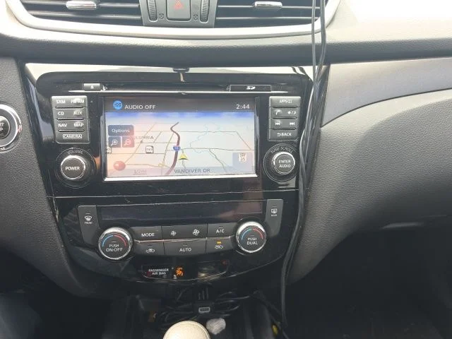 Used 2016 Silver Nissan SV image 17