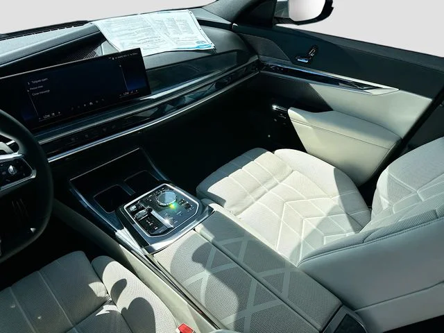 Used 2023 White BMW 760i xDrive image 23