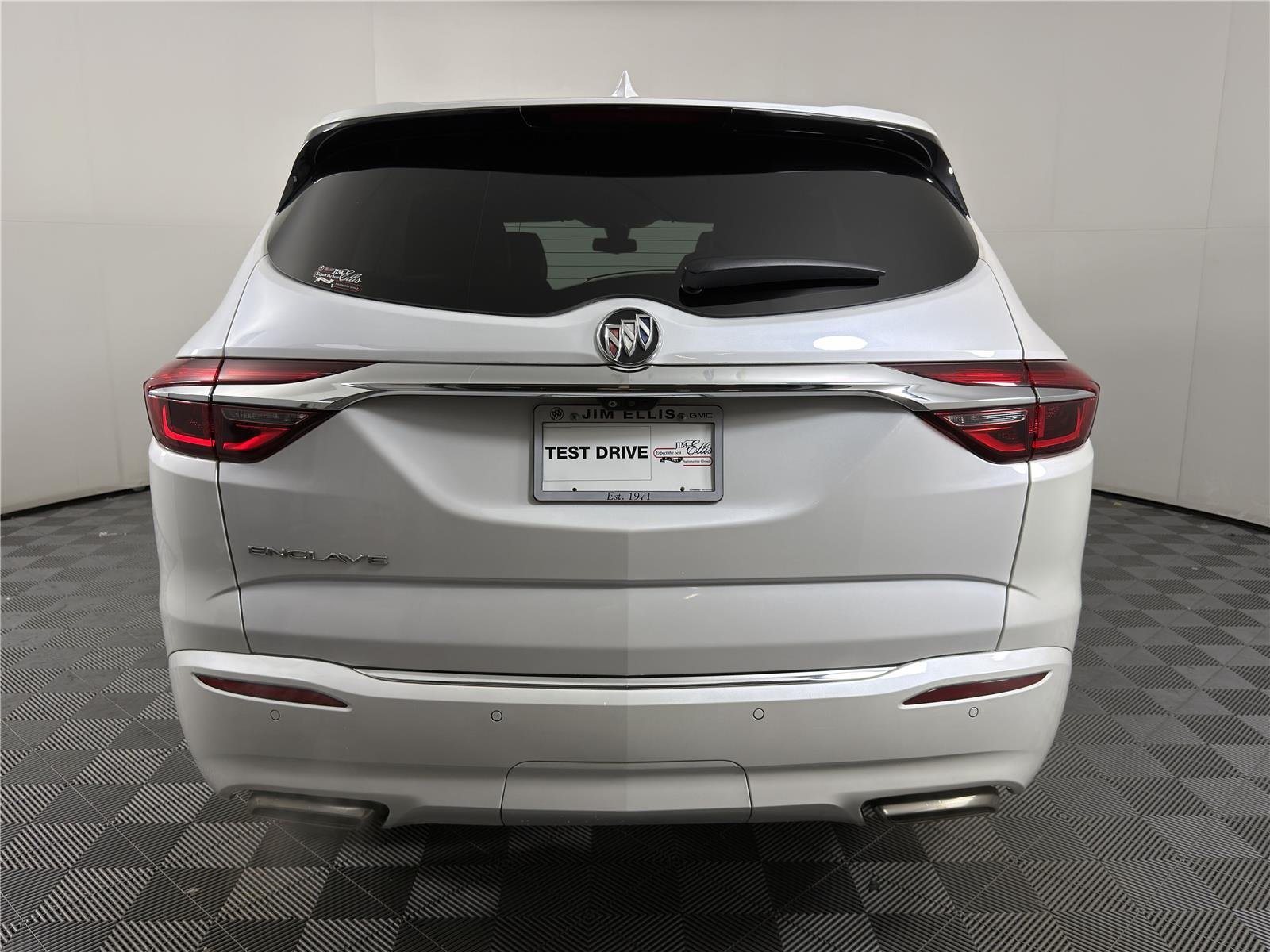 Used 2021 WHITE FROST TRICOAT Buick Avenir image 5
