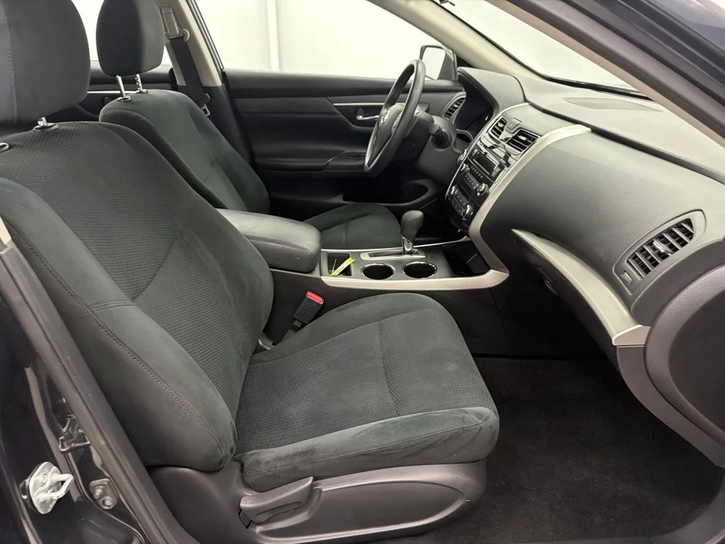 Used 2015 Blue Nissan 2.5 S image 26