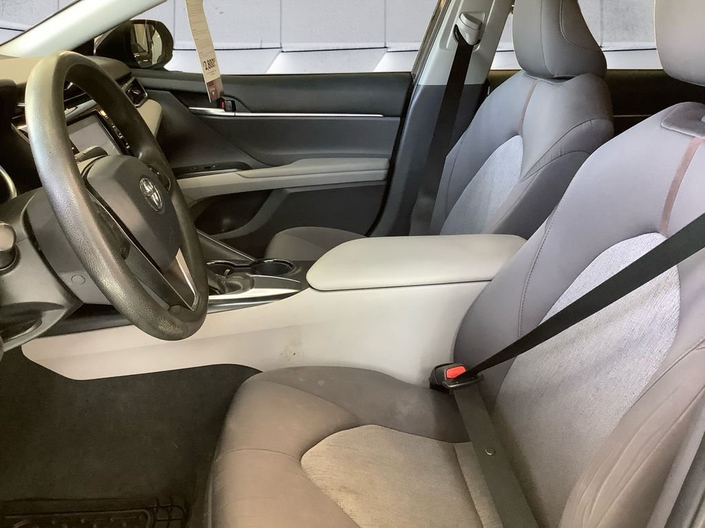 Used 2018 Gray Toyota LE image 7