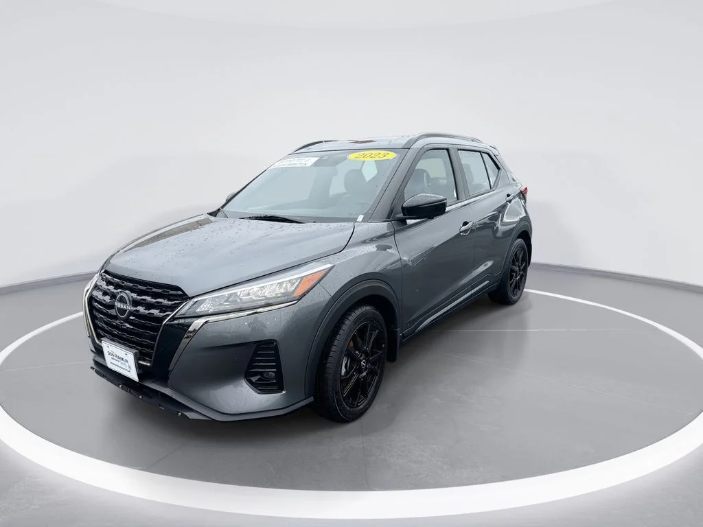 Used 2023 Gray Nissan SR image 4