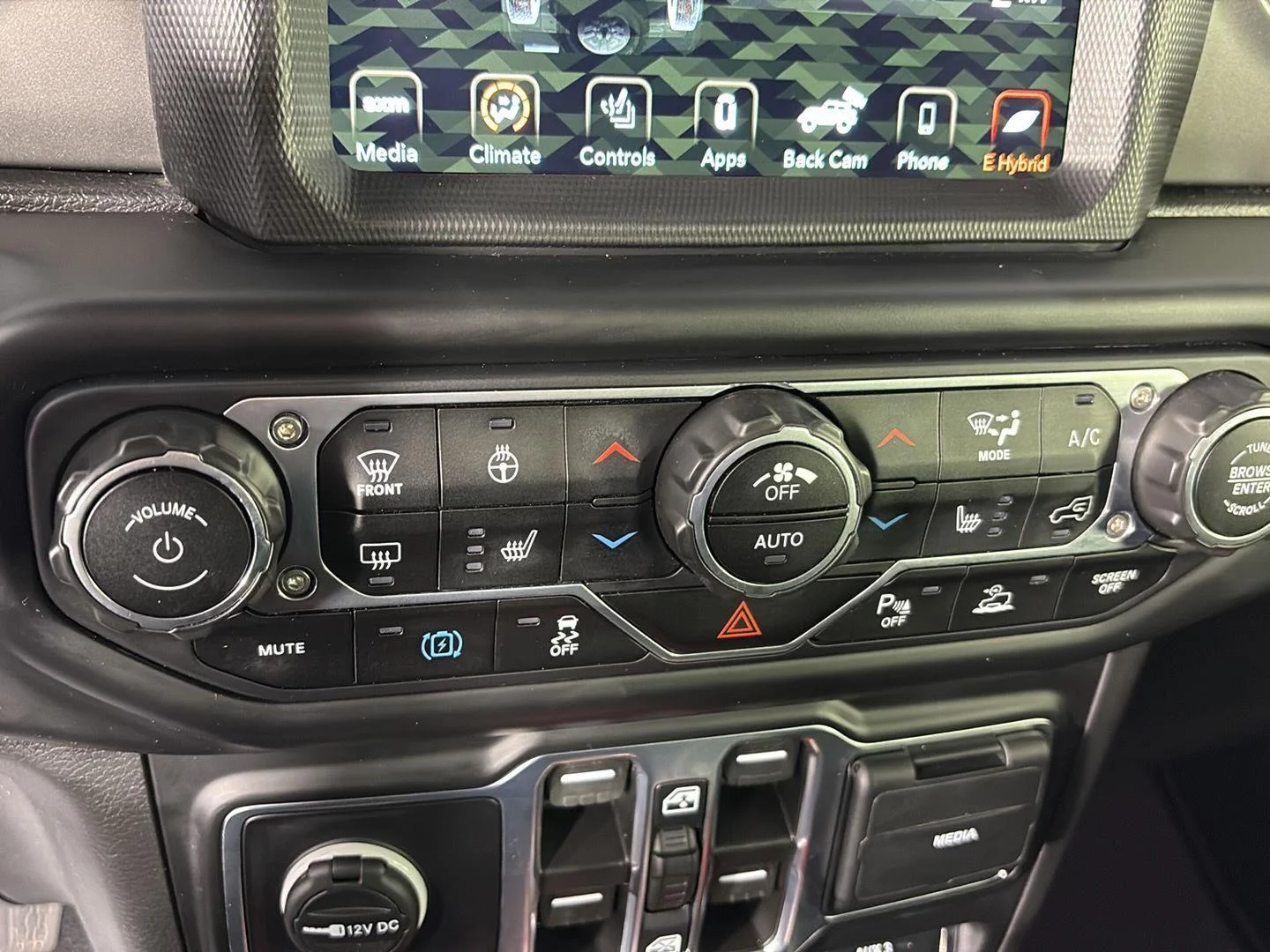 Used 2023 Sting-Gray Clearcoat Jeep Rubicon image 37