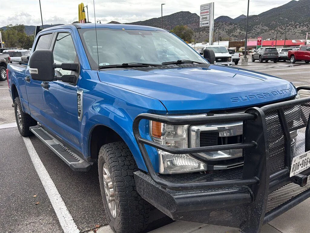 Used 2020 Velocity Blue Ford XLT image 2