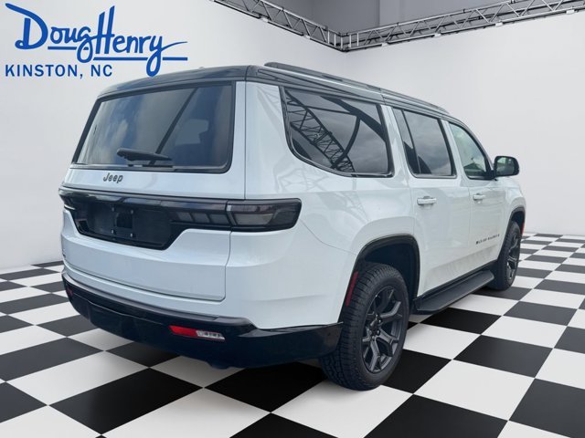 New 2026 Bright White Clear-Coat Exterior Paint Jeep Upland image 5