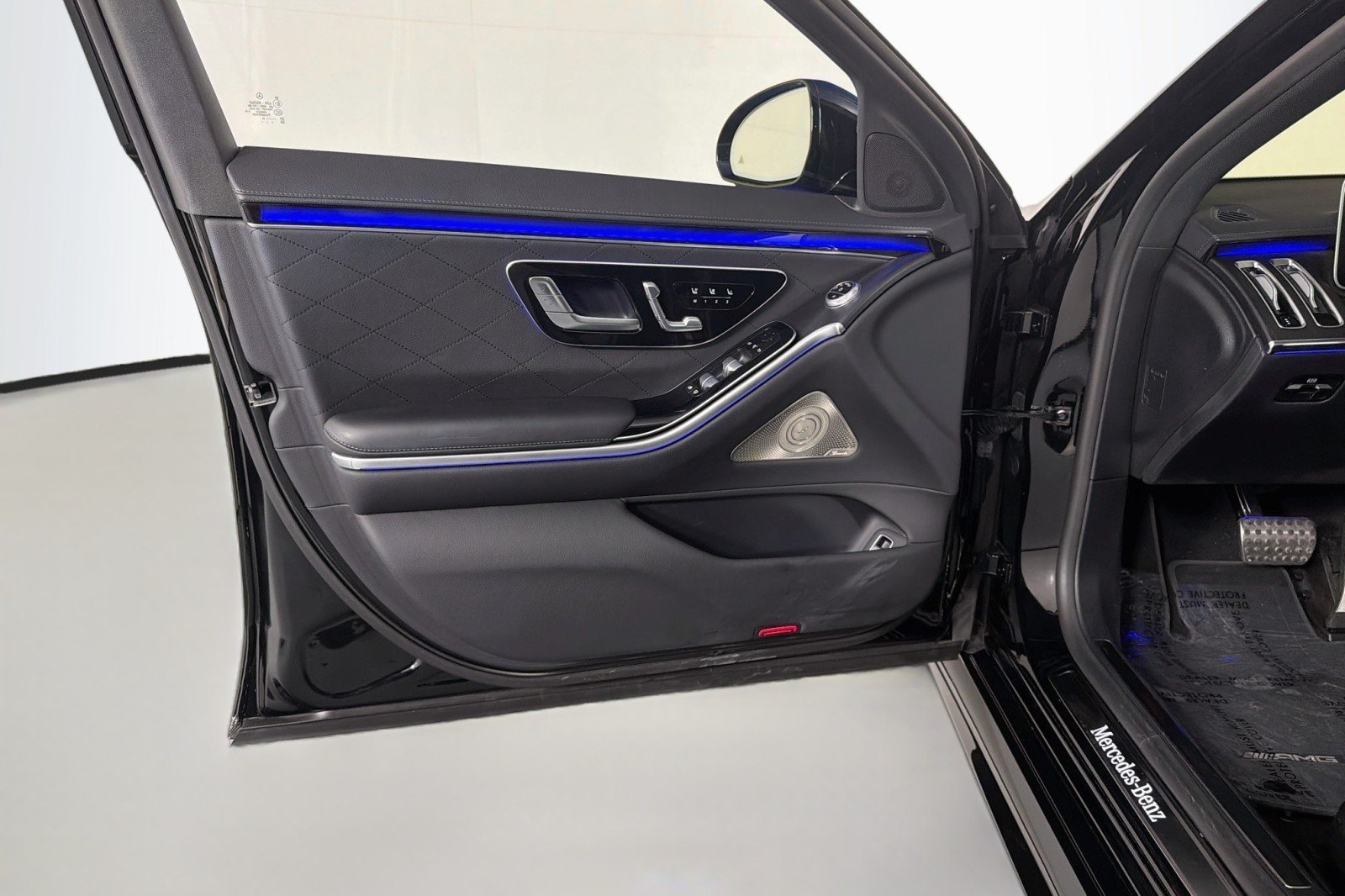 Certified Used 2022 Black Mercedes-Benz S 580 image 25