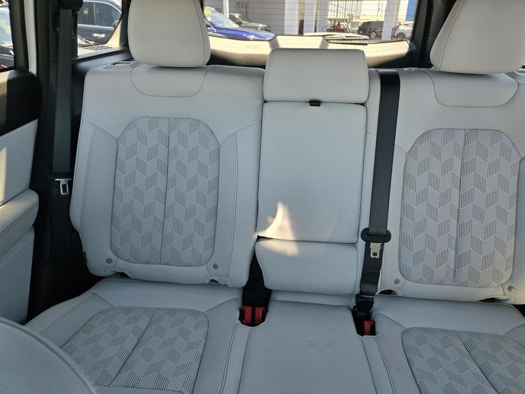 2026 Jeep Cherokee Overland - Photo 19