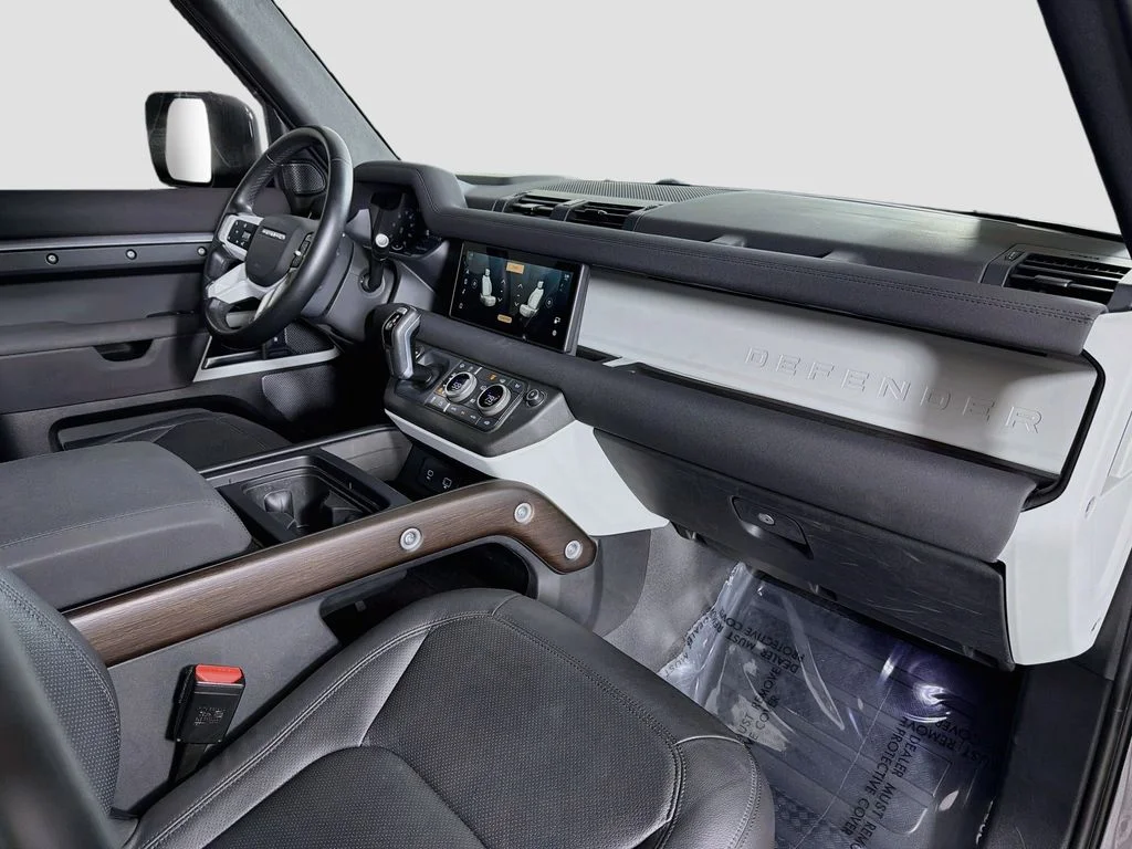 Used 2023 Gray Land Rover SE image 32