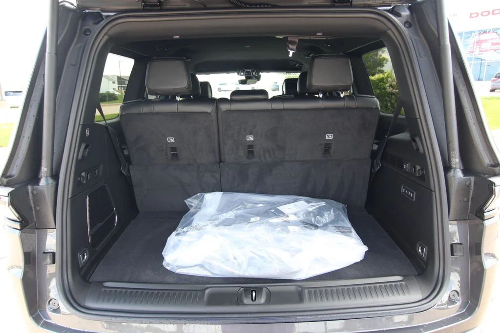 New 2026 Baltic-Gray Metallic Clear-Coat Exterior Paint Jeep Limited Altitude image 16