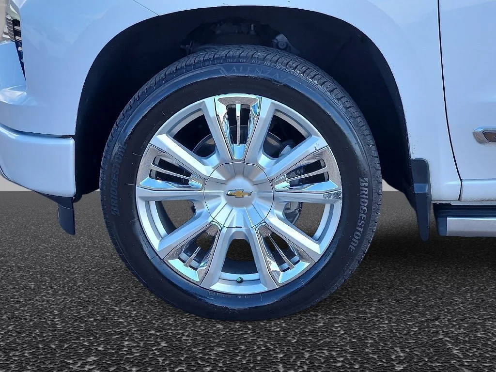 Used 2022 IRIDESCENT PEARL TRICOAT Chevrolet High Country image 8