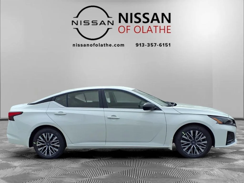 New 2026 White Nissan 2.5 SV image 28