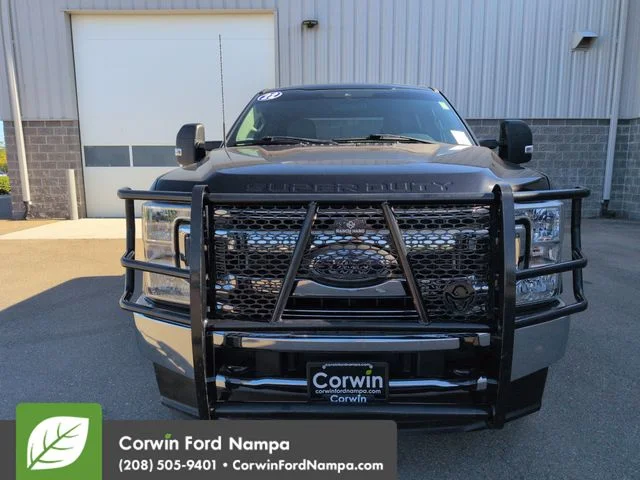 Used 2022 Black Metallic Ford  image 8