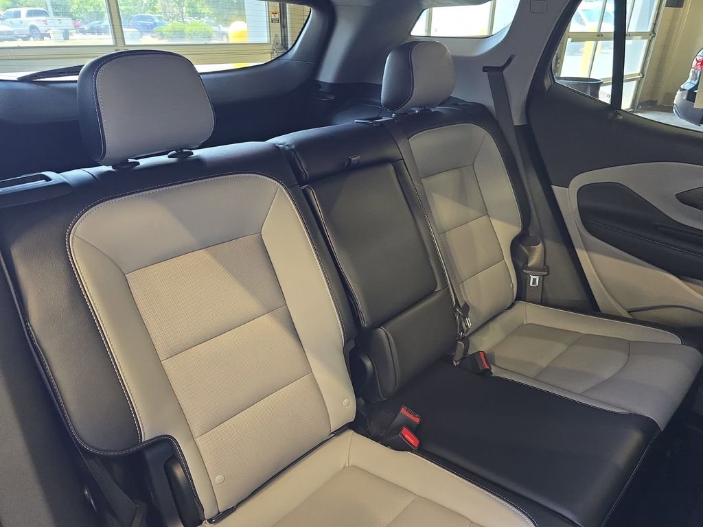 Used 2023 White GMC SLT image 13