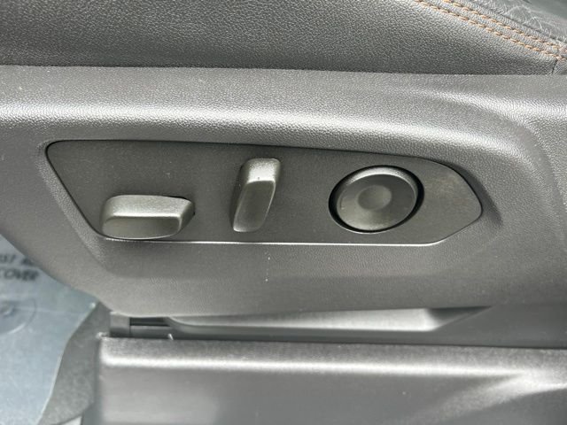 Used 2025 White GMC AT4 image 24