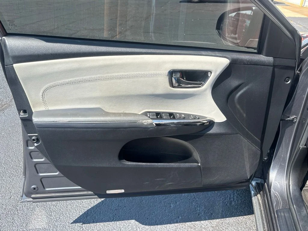 Used 2015 Gray Toyota XLE image 6