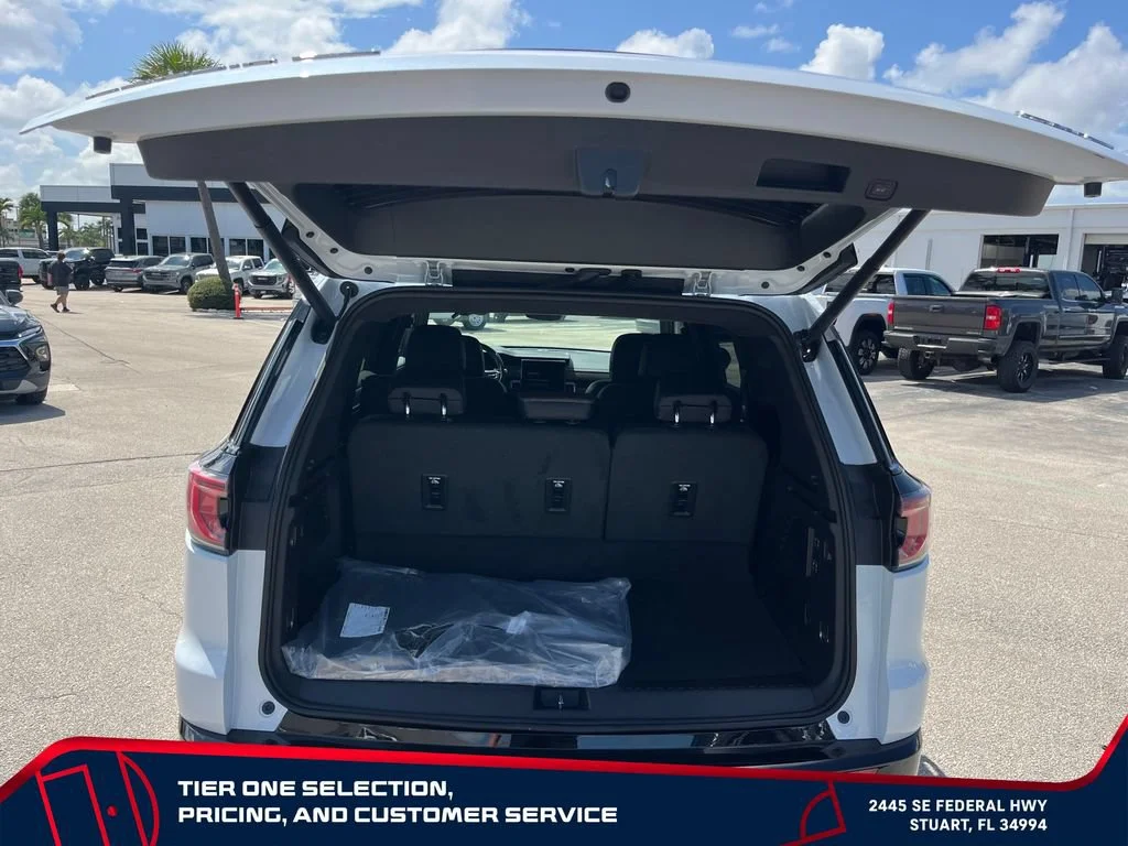 New 2026 Glacier White Tricoat GMC Denali Ultimate image 10