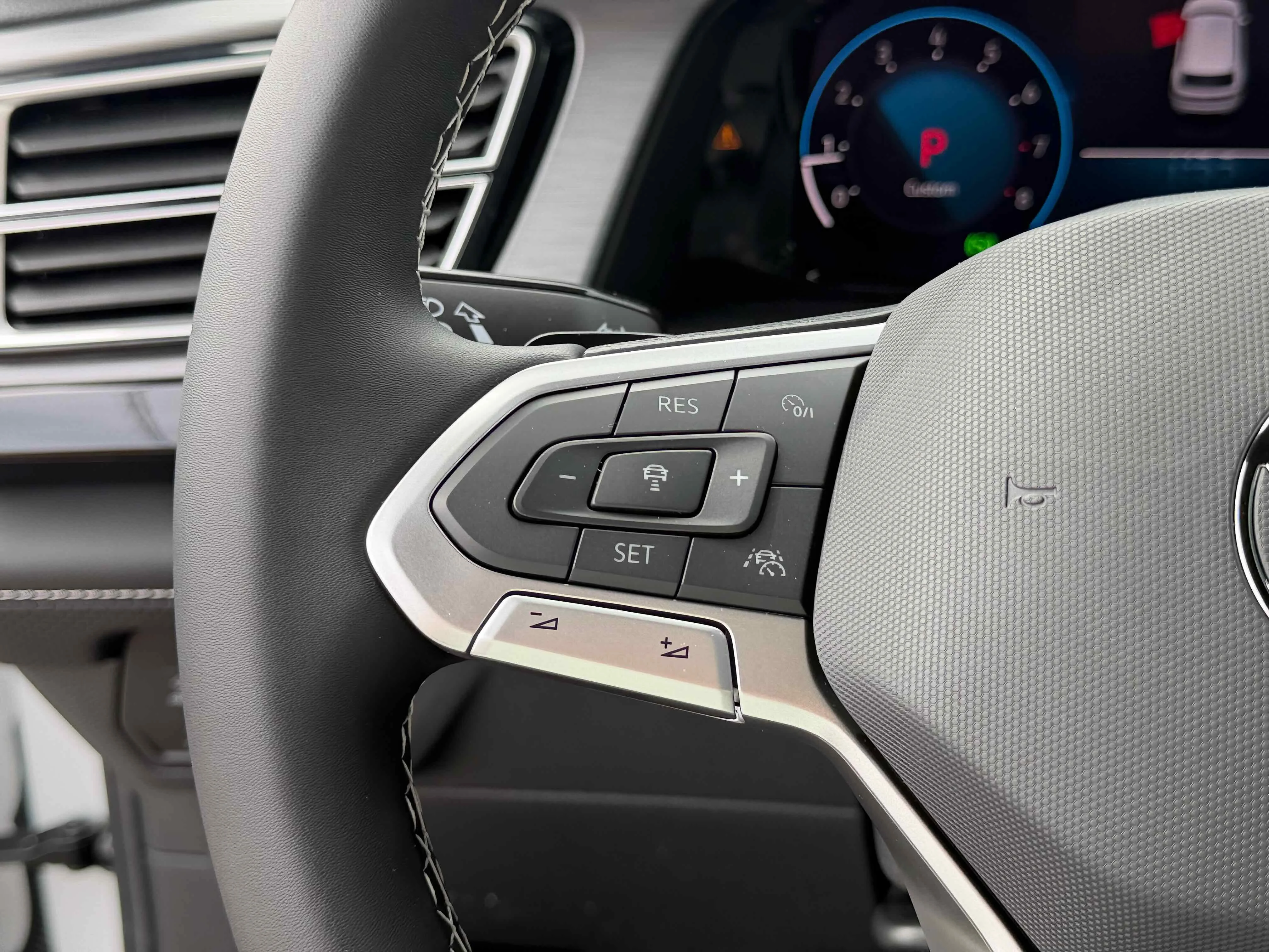 New 2026 Pearl Volkswagen 2.0T SE w/Technology image 18
