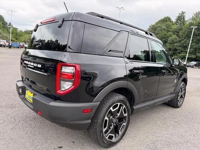 Used 2022 Black Ford Outer Banks image 13