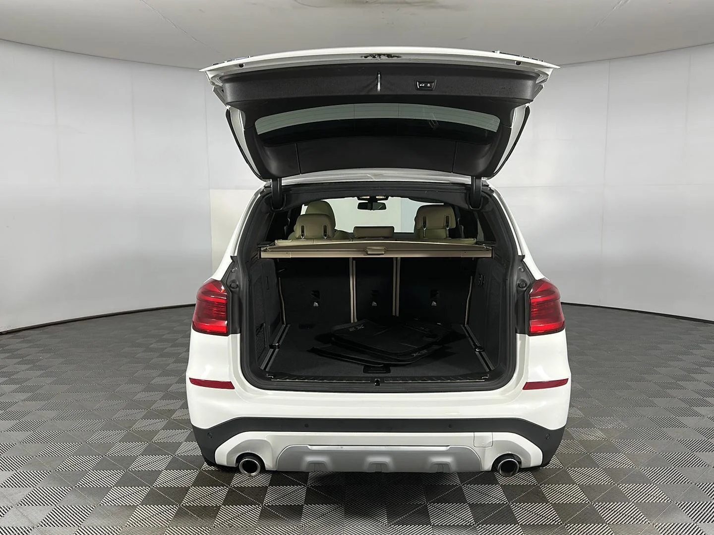 Used 2020 Alpine White BMW xDrive30i image 25