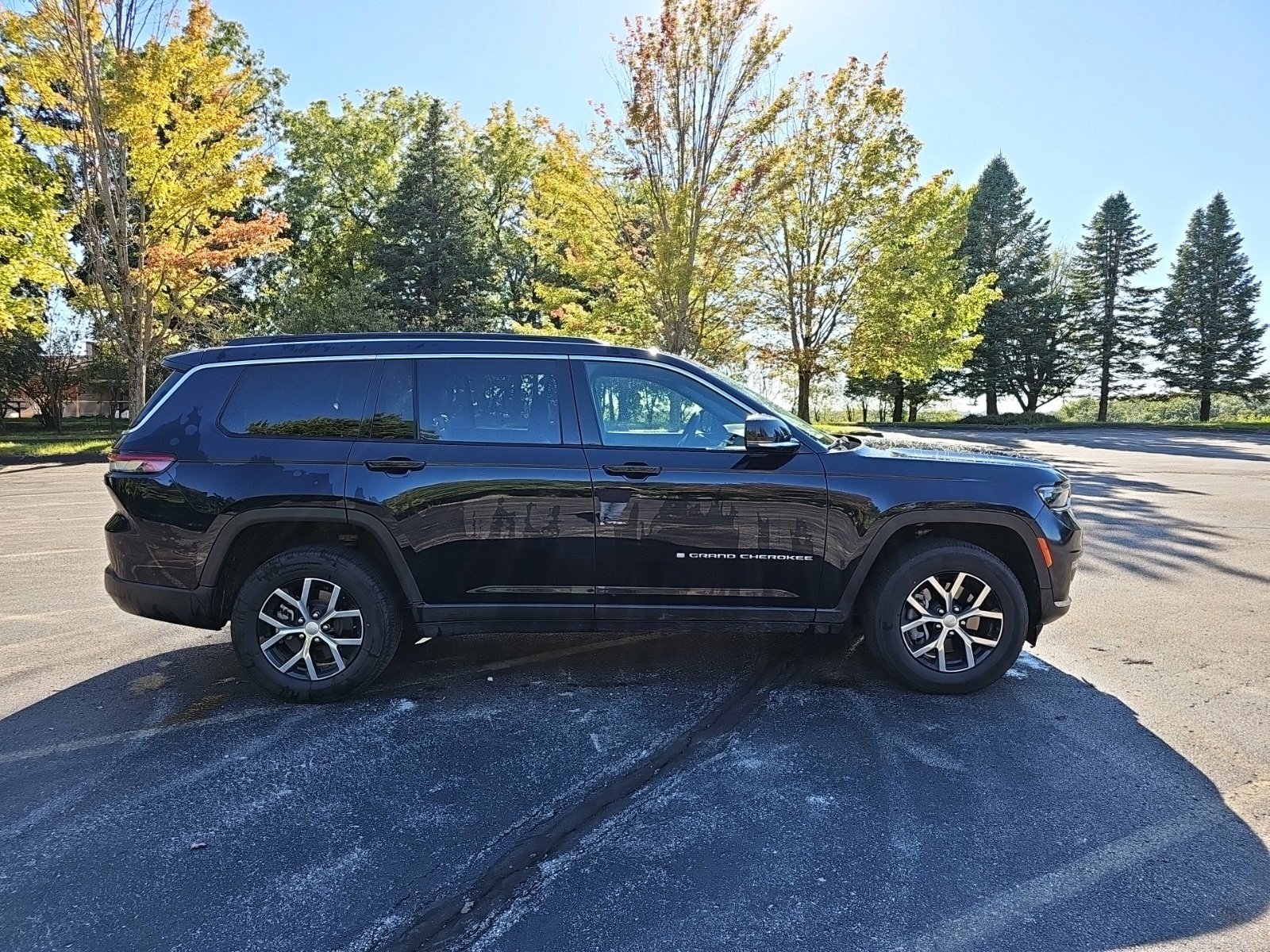 Certified Used 2024 Midnight Sky Jeep Limited image 6